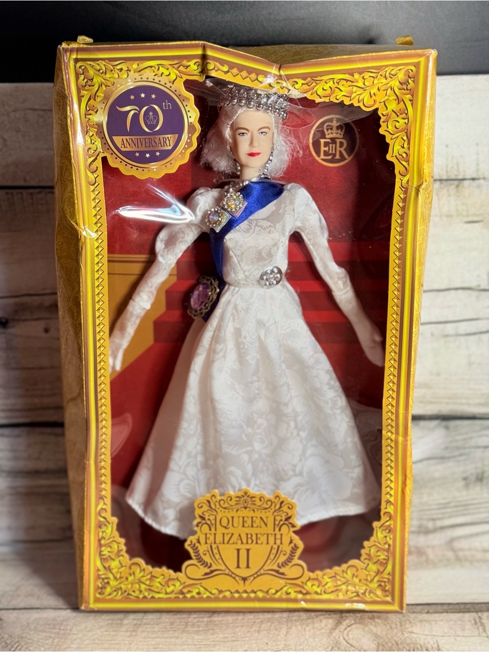 Queen Elizabeth,Barbie Signature 70th Anniversary 11 Platinum Jubilee Doll NEW